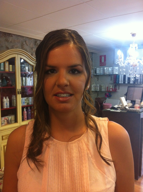 Vestido de novias cuello halter peinado novi