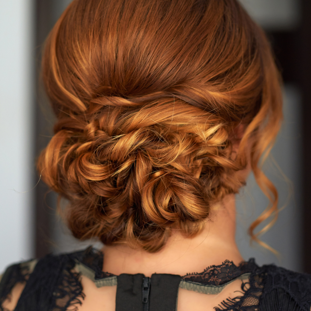 peinados recogidos con pelo rizado
